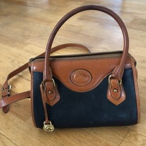 Vintage dooney & Bourke cross body / handbag
